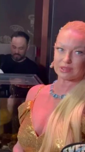 Нажми и смотри