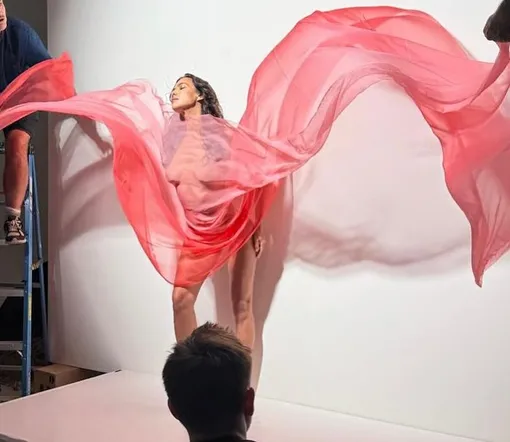 Ирина Шейк снялась без одежды для модного календаря в честь юбилея