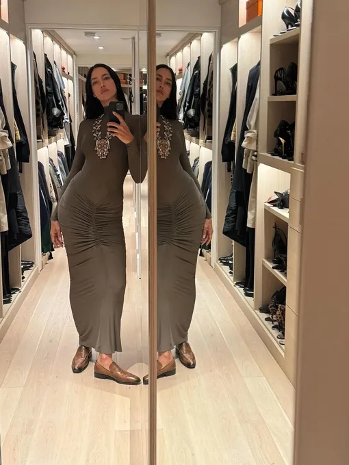 Ирина Шейк выбрала откровенный образ