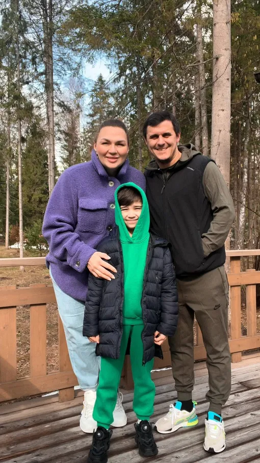 Надежда Ангарская с мужем и сыном