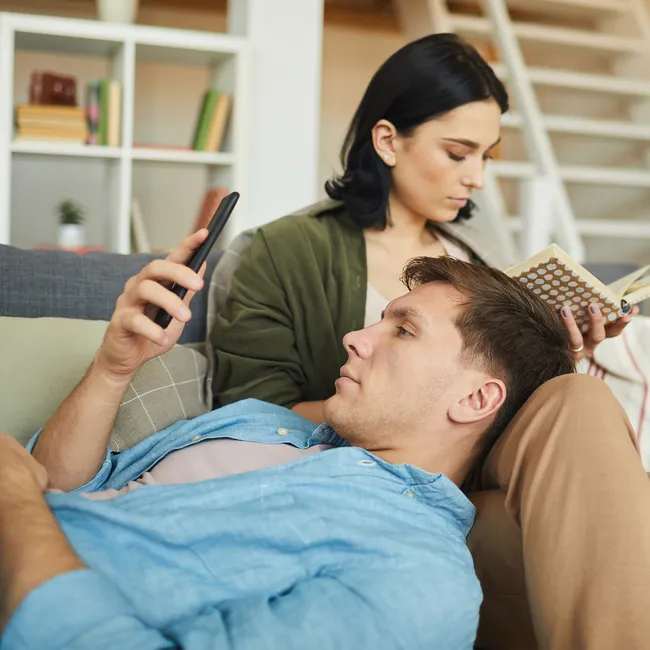 Одиночество вдвоем или семейное выгорание: как распознать и преодолеть кризис в отношениях