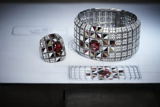 Chanel «Inspiration Russe», сет Igor, посвященный Игорю Стравинскому Chanel «Inspiration Russe», сет Igor, посвященный Игорю Стравинскому