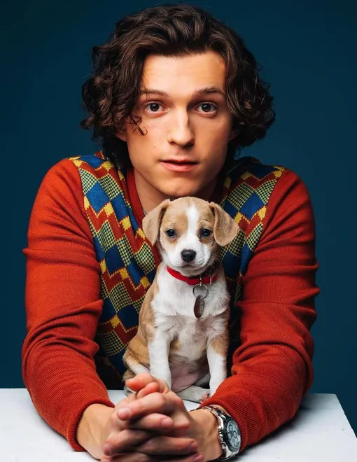 Тома Холланда призвали вернуть миллионы Ларисе Долиной