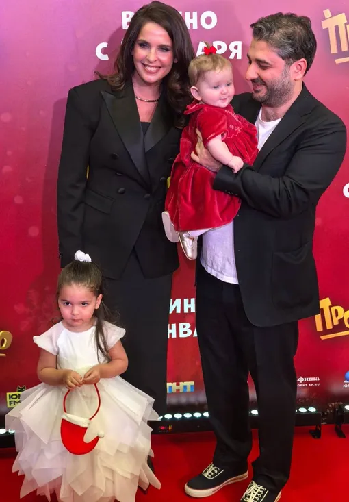 Лиза Моряк и Сарик Андреасян с дочерьми