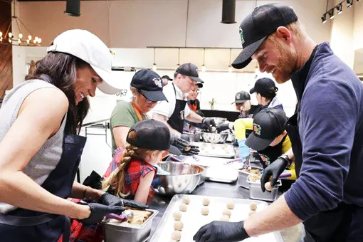 Меган Маркл после критики совершила редкий выход в свет с мужем, дочерью и сыном Меган Маркл после критики совершила редкий выход в свет с мужем, дочерью и сыном