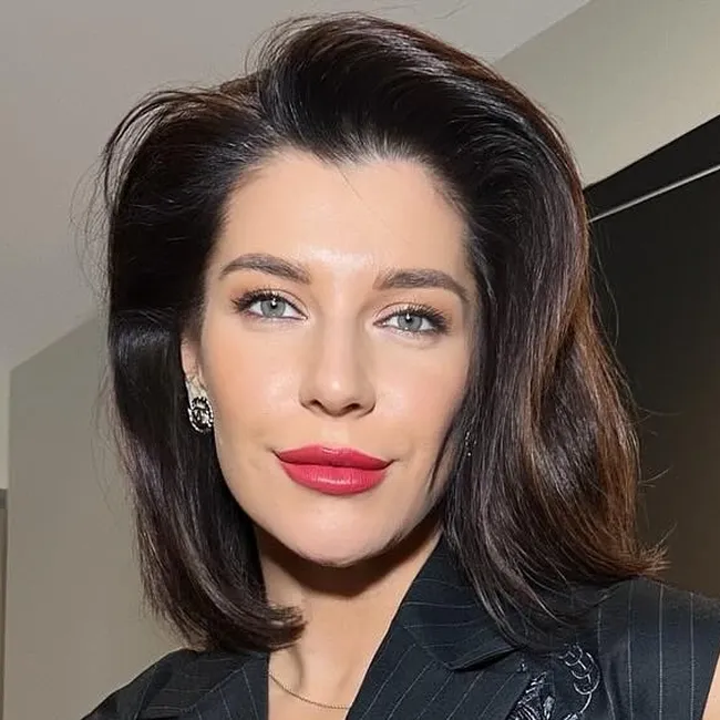 Тон киген жалаңаш бейне