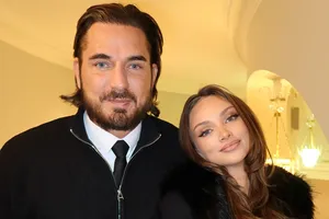 «Совершен силовой налет группой блогеров»: молодая жена Курбана Омарова показала синяки после скандала и задержания «Совершен силовой налет группой блогеров»: молодая жена Курбана Омарова показала синяки после скандала и задержания