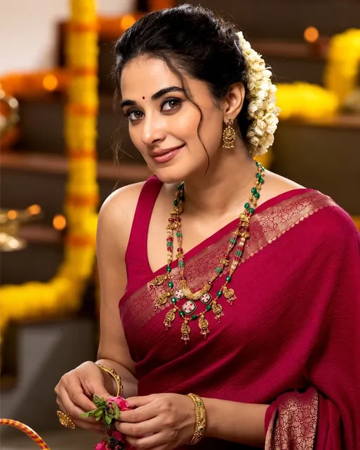 Стэфи Патель стала ведущей конкурса