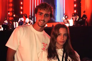 «Поздравляю, папуля»: 17-летняя дочь Сергея Жукова появилась на его шоу вместе с бойфрендом-футболистом