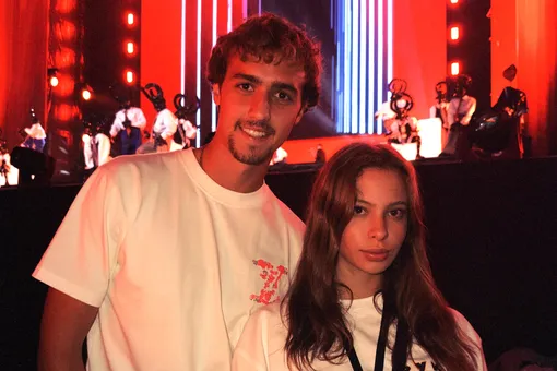 «Поздравляю, папуля»: 17-летняя дочь Сергея Жукова появилась на его шоу вместе с бойфрендом-футболистом «Поздравляю, папуля»: 17-летняя дочь Сергея Жукова появилась на его шоу вместе с бойфрендом-футболистом