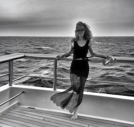 Светлана Ходченкова выбрала соблазнительный наряд