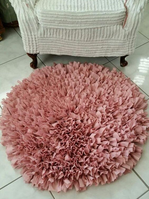 Rug made from an old T-shirt