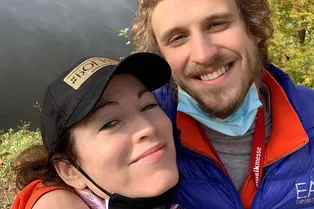 «Как девочка рядом с ним!»: Алена Хмельницкая показала молодого возлюбленного