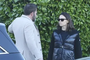 Огорчил бывшую жену: Бена Аффлека во время эмоционального общения с Дженнифер Гарнер сняли папарацци