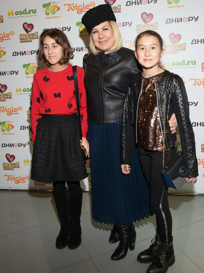 Холли Уэст оны есекке береді