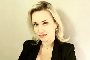 Марину Овсянникову лишили родительских прав на 12-летнюю дочь, которую она увезла в Европу