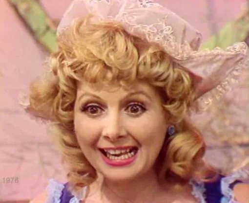 Валентина Шарыкина в фильме «Волшебный фонарь» Валентина Шарыкина в фильме «Волшебный фонарь»