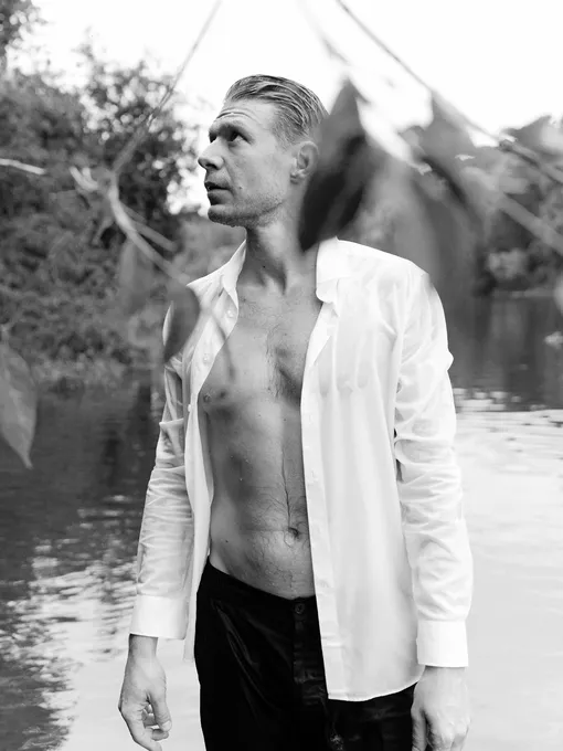 Никита Ефремов снялся с голым торсом