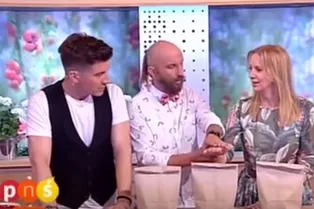 Шутки в сторону: фокусник проткнул ведущей руку гвоздем в прямом эфире