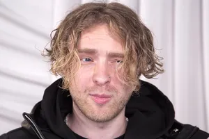 «Пьяные свиньи весь полет хамили!»: Егор Крид снял на видео мужчин, пристававших в самолете к его менеджеру Марии «Пьяные свиньи весь полет хамили!»: Егор Крид снял на видео мужчин, пристававших в самолете к его менеджеру Марии