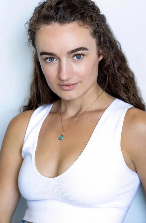 Әскери шорт киген жігіттердің суреттерін қараңыз