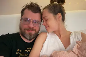 Жена Гарика Харламова показала первое видео с новорожденной дочерью Жена Гарика Харламова показала первое видео с новорожденной дочерью