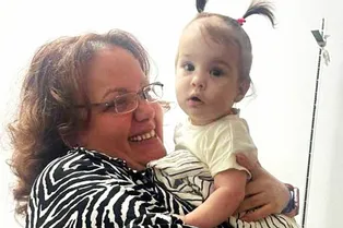 Брошенную мамой в аэропорту Антальи девочку Николь удочерила семья из Подмосковья Брошенную мамой в аэропорту Антальи девочку Николь удочерила семья из Подмосковья