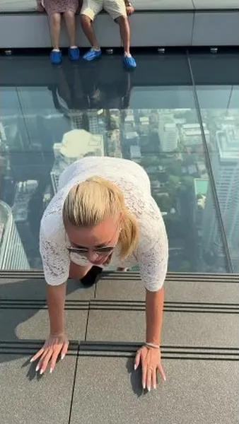 Нажми и смотри