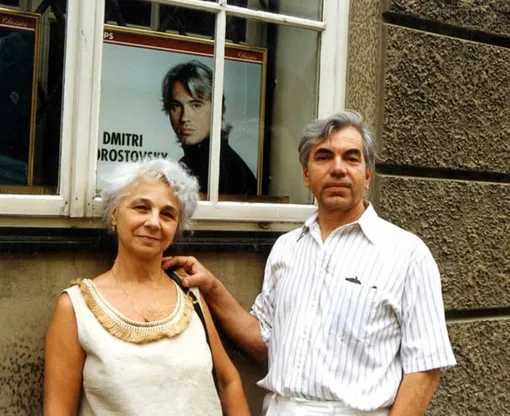 Александр Степанович и Людмила Петровна Хворостовские. Лондон, 1996 г. Александр Степанович и Людмила Петровна Хворостовские. Лондон, 1996 г.
