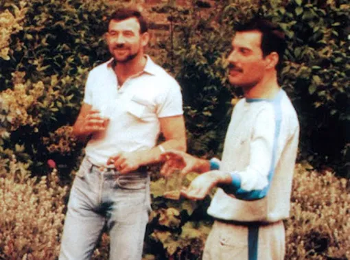 Последней любовью умирающего Фредди Меркьюри стал Джим Хаттон Фредди Меркьюри личная жизнь