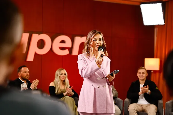 Алена Жигалова, Саша Стоун, Катя IOWA и другие звезды на предновогоднем ...