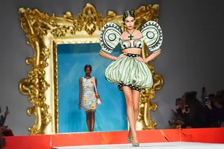 Картина маслом: как полотна художников превращаются в принт на одежде