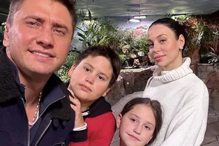 «Акробаты»: Зепюр Брутян показала, как Павел Прилучный исполнил опасный трюк с дочерью «Акробаты»: Зепюр Брутян показала, как Павел Прилучный исполнил опасный трюк с дочерью