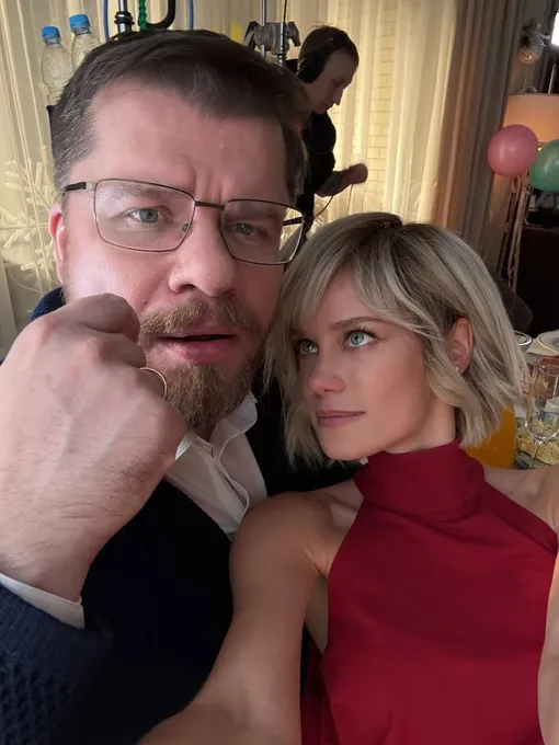 Гарик и Катерина подготовились к встрече Нового года Гарик и Катерина подготовились к встрече Нового года