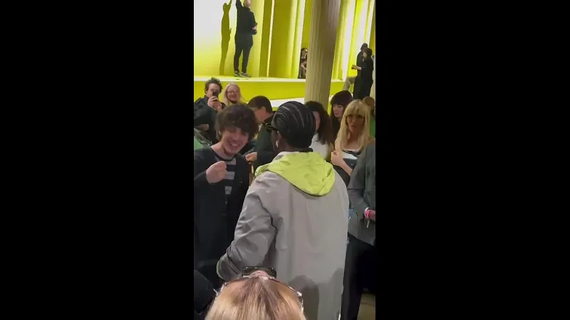 Нажми и смотри