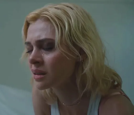 Никола Пельтц в ленте «Лола»