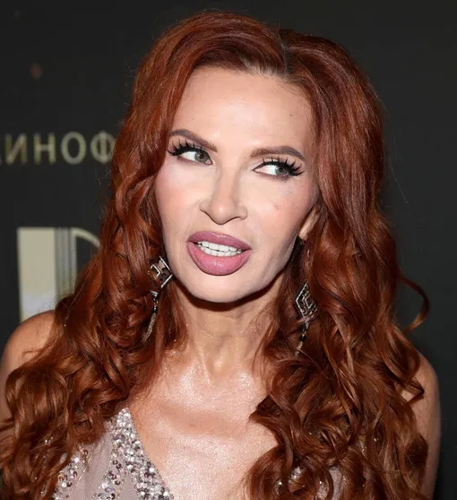 Эвелина Бледанс осудила Викторию Бекхэм и Николу Пельтц