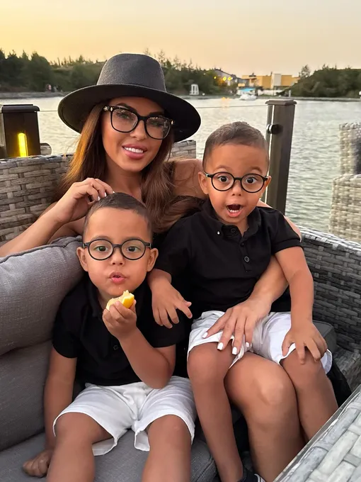 Юлия Ефременкова с детьми