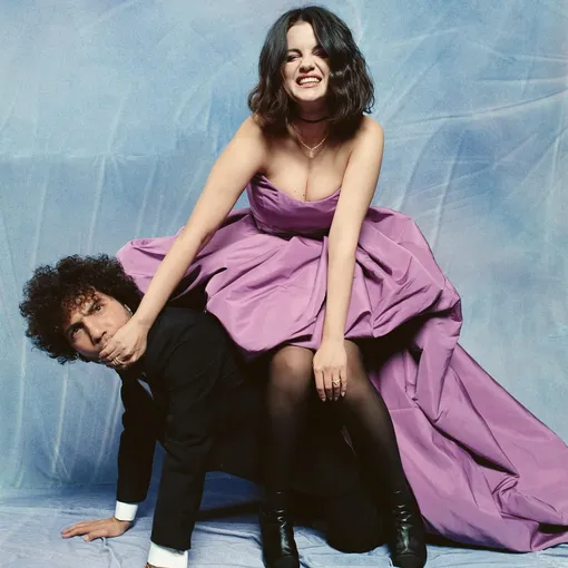 Бенни Бланко свалил все хлопоты на Селену Гомес Бенни Бланко свалил все хлопоты на Селену Гомес