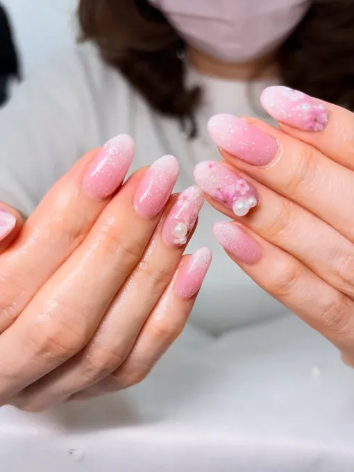 весенний маникюр 2026 сакура