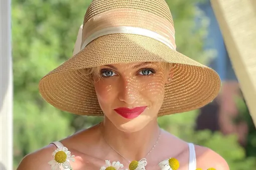 Полина Максимова снялась без бикини на курорте