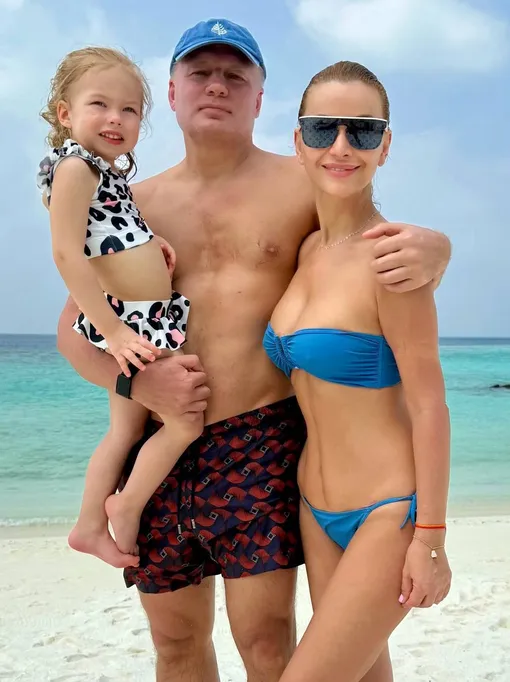 Ольга Орлова с мужем и дочерью были вынуждены прервать свой отдых на Мальдивах