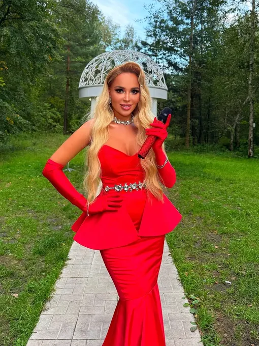 Анна Калашникова участвовала в нескольких конкурсах красоты Анна Калашникова участвовала в нескольких конкурсах красоты