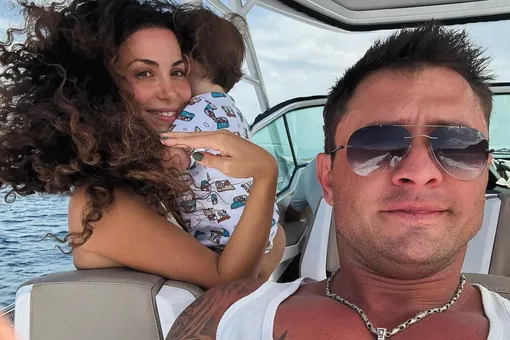 Зепюр Брутян показала Павла Прилучного с младшим сыном в бассейне на курорте Зепюр Брутян показала Павла Прилучного с младшим сыном в бассейне на курорте