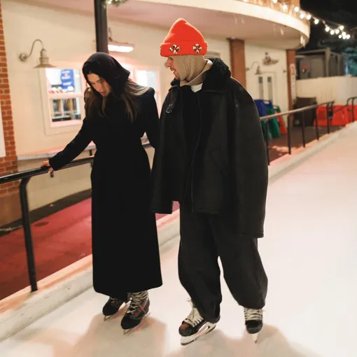 Джастин Бибер с женой отдыхает в Аспене Джастин Бибер с женой отдыхает в Аспене