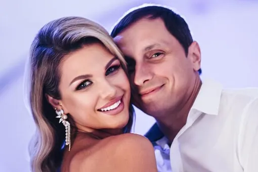 Вадим Галыгин с женой снялись в свадебных нарядах на курорте в честь важного праздника Вадим Галыгин с женой снялись в свадебных нарядах на курорте в честь важного праздника