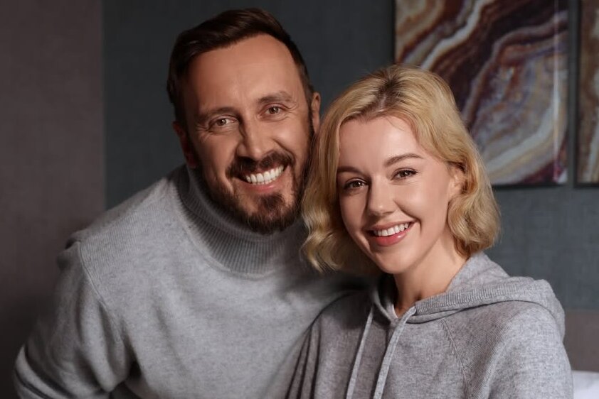 «Люблю тебя как в первый день и даже больше!»: муж Юлианны Карауловой показал редкое фото с ней по важному поводу