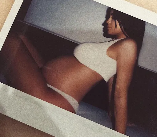 Кайли поделилась редким кадром