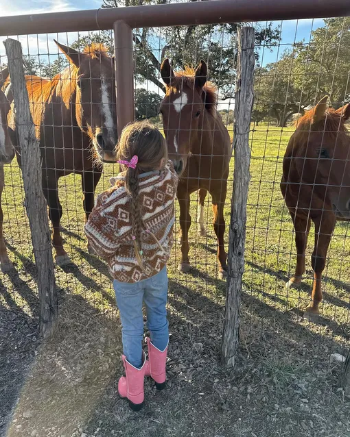 Дочь Джиджи Хадид на отдыхе Дочь Джиджи Хадид на отдыхе