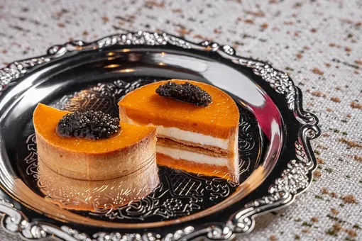 Тыквенный пирог с черной икрой